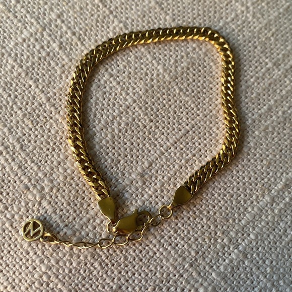 Mejuri Flat Curb Bracelet, Gold Vermeil - Picture 4 of 4